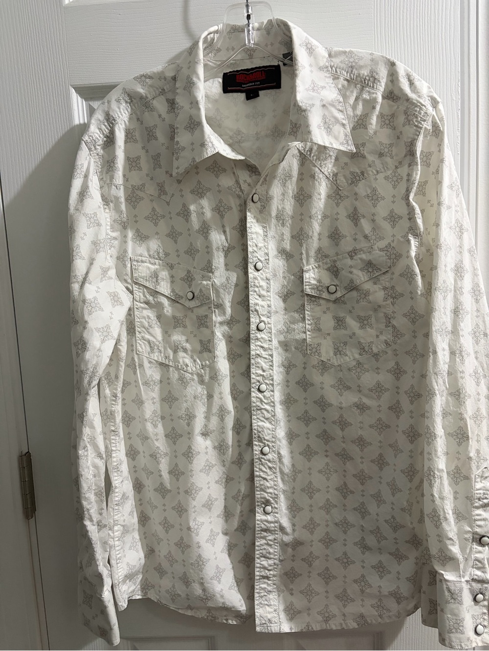 White Printed Snap-Front Long-Sleeve Casual Button-Down Shirt